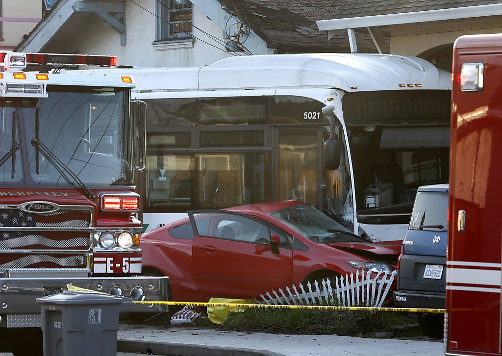 AC Transit bus crash leaves 1 dead, damages Berkeley home