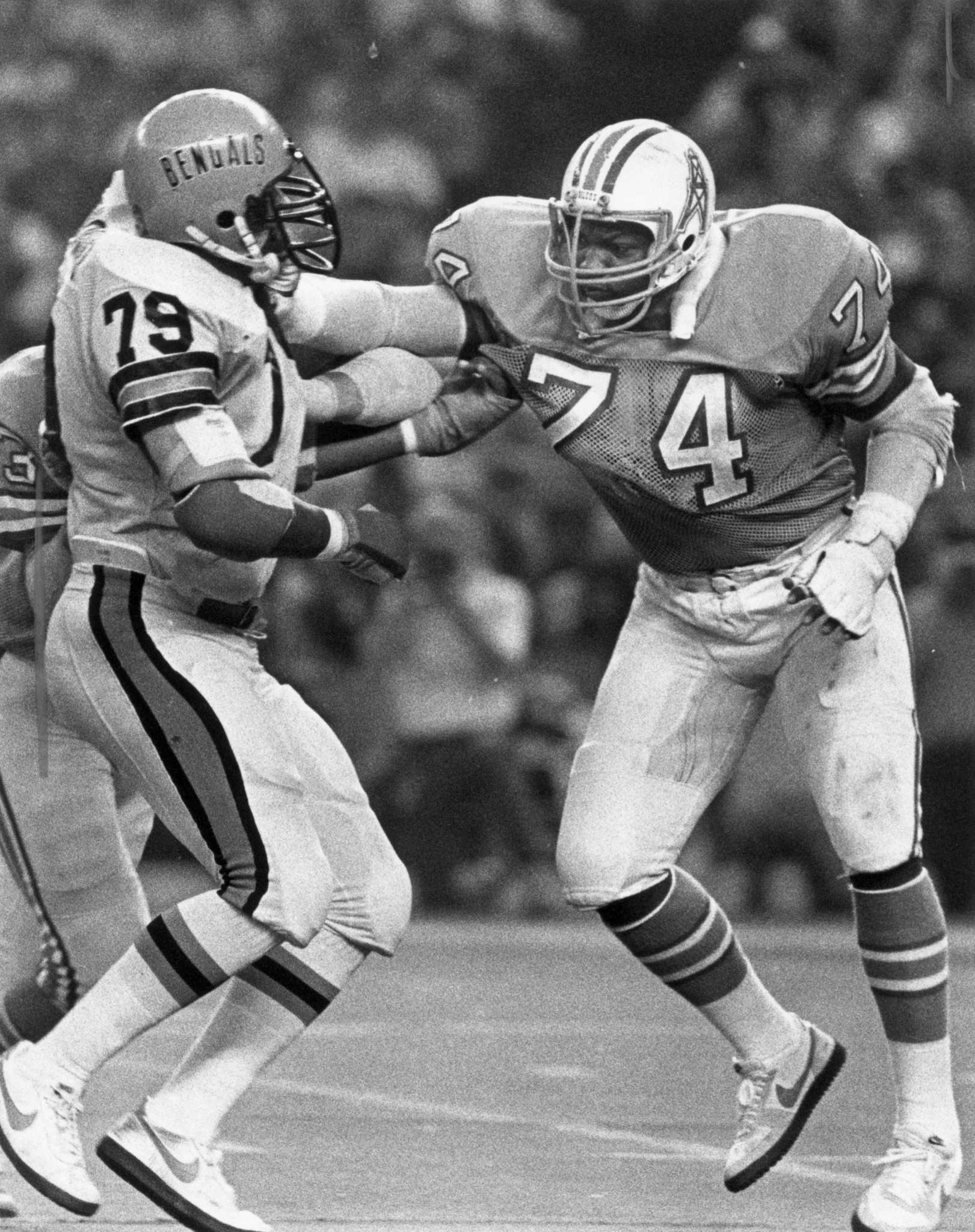 AFC Playoffs, Houston Oilers Curley Culp and Robert Brazile in News  Photo - Getty Images