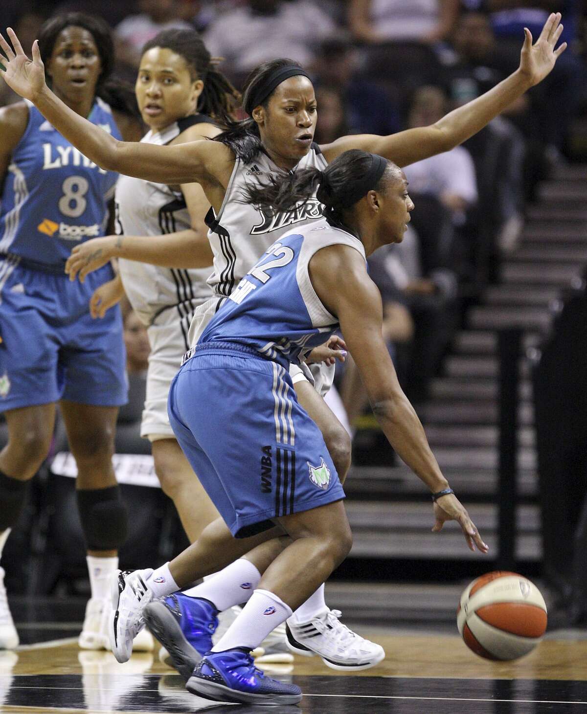 Silver Stars' Jia Perkins defends Lynx's Monica Wright during first half action Sunday Sept. 9, 2012 at the AT&T Center.