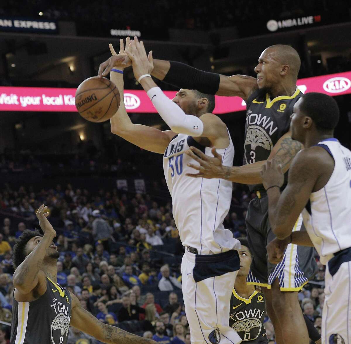 Warriors snap out of funk with win over Mavericks