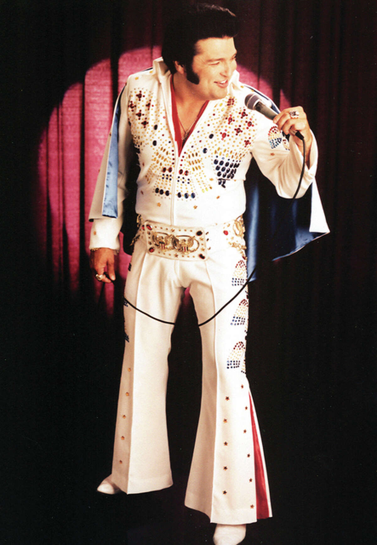 Steve “Elvis” Davis has portrayed “The King” for nearly 30 years, averaging more than 400 shows annually. Extensive research and close attention to detail are hallmarks of his performances.
