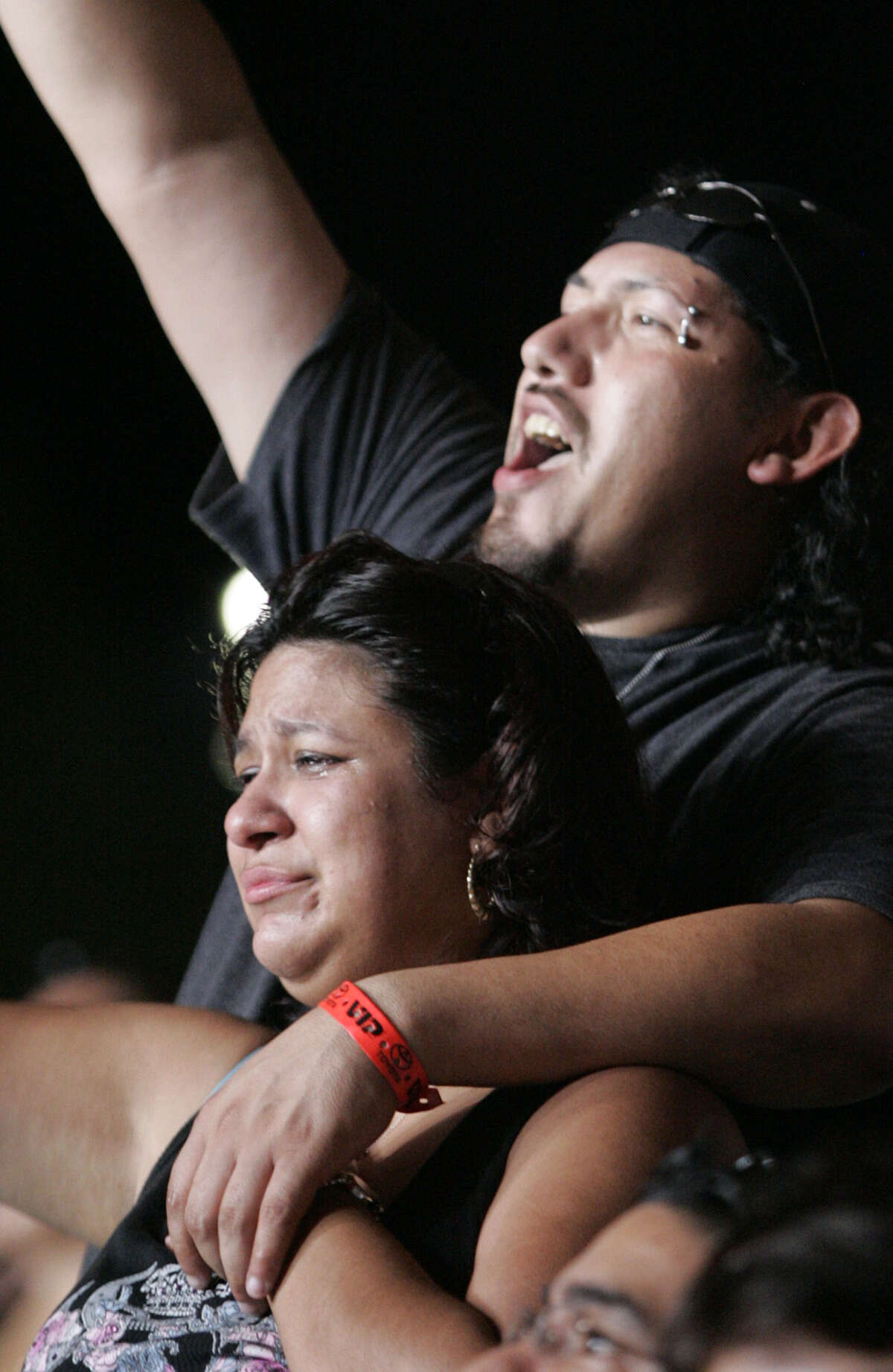 Corina and Rober Suarez cheer durin the Ozzy Osbourne performance during Ozzfest at the Verizon Amphitheater in San Antonio, Texas on Saturday, August 4, 2007. (ALICIA WAGNER CALZADA/ SPECIAL TO 210SA)