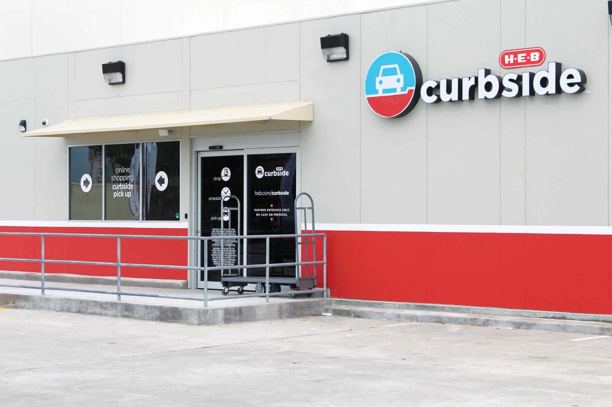 Atascocita Heb Offers Curbside Service
