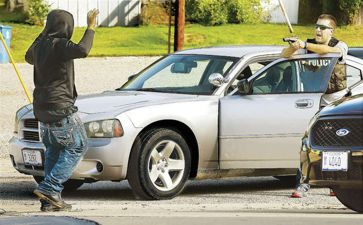 Missouri, Alton police use GPS to find stolen car and arrest four suspects