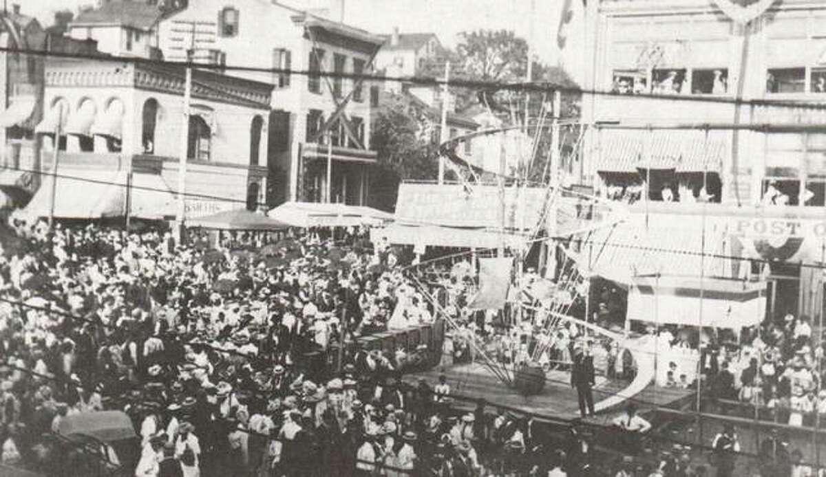 A festive crowd gathered in Market Square (later known as Lincoln Douglas Square) in 1900 for a carnival or exposition. Bunting drapes the Laura Building and other stores along Broadway. Any special event brought out crowds dressed in their finest. Several companies performed through the years at a field near Illinois and Indiana avenues, now known as “Dogtown.” Later performances were given at Sportsman’s Park, the home of the Alton Blues. Buffalo Bill and Annie Oakley played there. Free passes called “Annie O’s” were punched with hole so promoters would not have to pay a percentage on the free tickets to the performers.