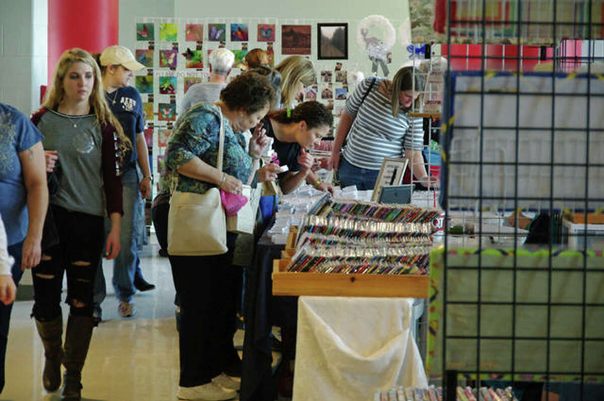 Annual Olde Alton Arts & Crafts Fair draws crowd of holiday shoppers