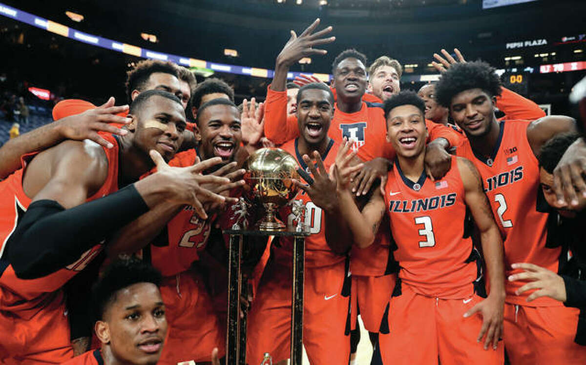 Fighting Illini players signal a fifth straight victory in the Braggin’ Rights rivalry after defeating Missouri on Saturday night in St. Louis. Illinois won 70-64.