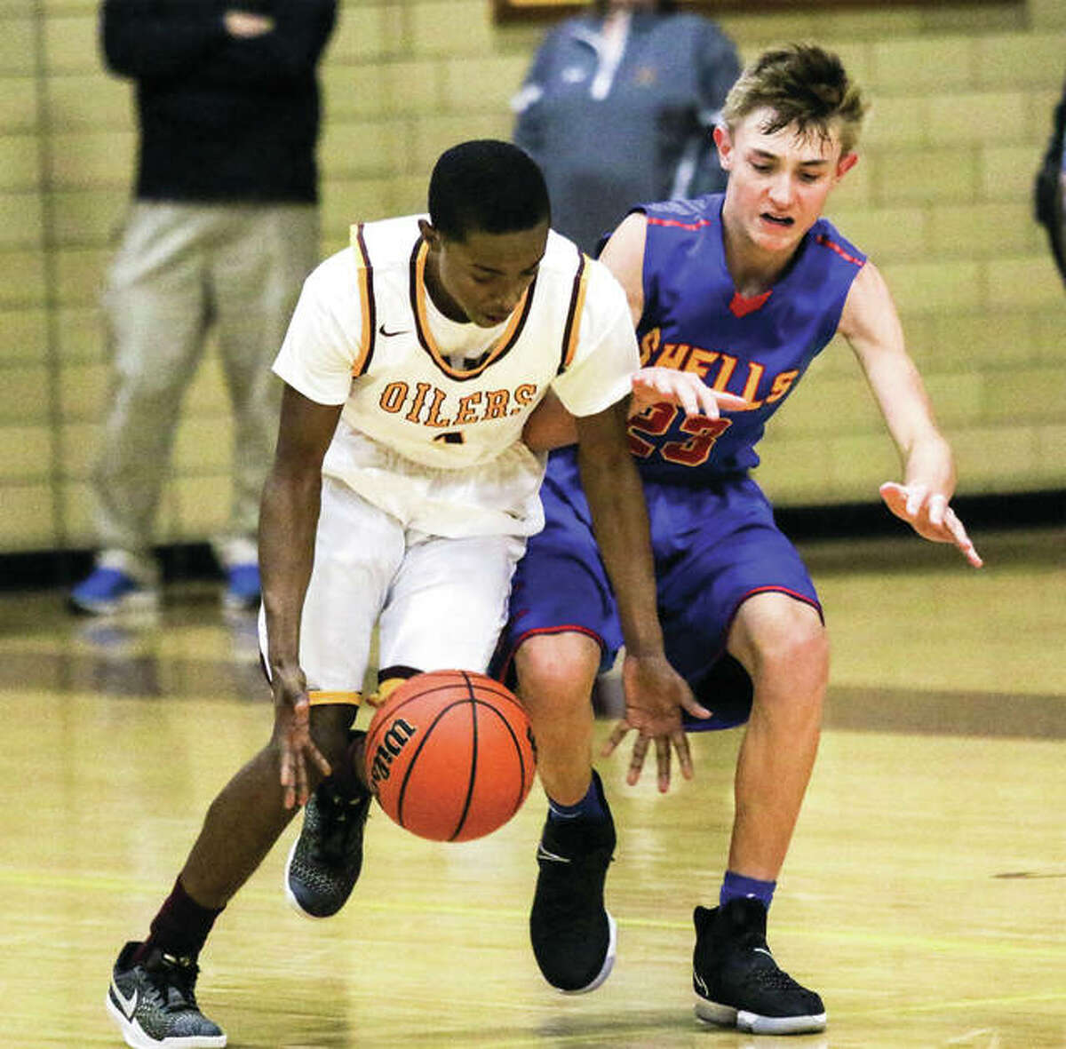 EA-WR’s Tavion Walker (left) beats Roxana’s Gavin Huffman to the ball during a game Dec. 8 at Memorial Gym in Wood River. The Shells, who open holiday tourney play at the Duster Thomas Classic in Pinckneyville on Friday, are 2-7 in a rebuilding season that has freshman playing major roles.