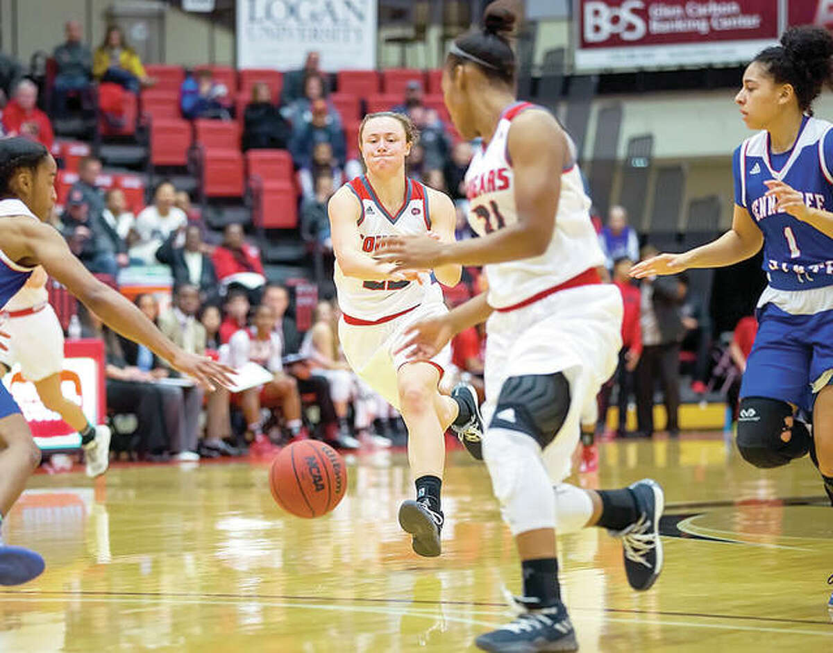 SIUE’s Allie Troeckler sends a bounce pass to teammate Donshel Beck Saturday in the Cougars’ victory over Tennesseee State at the Vadalabene Center.