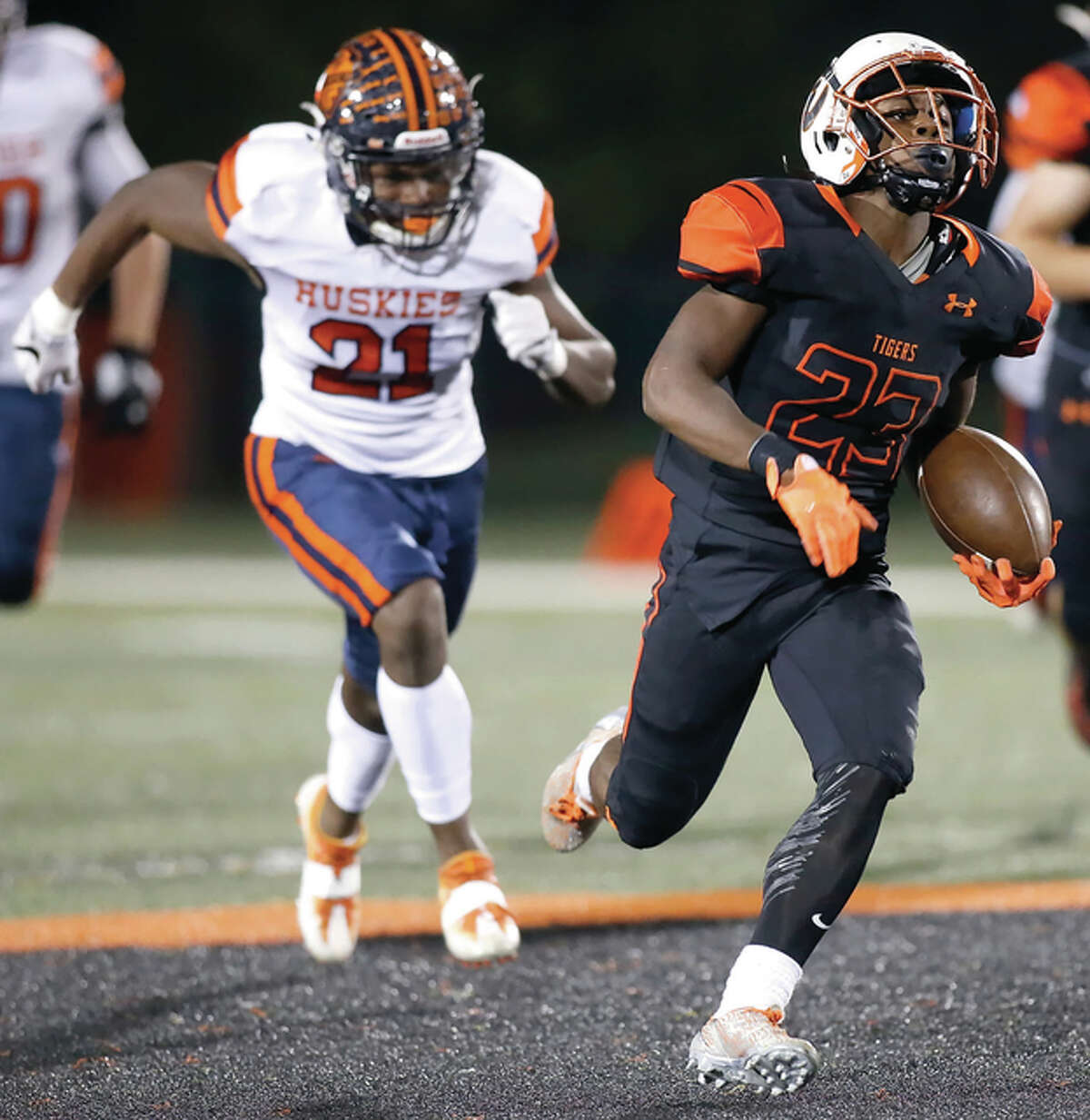 Edwardsville's Riley Patterson kicks game-winning field goal for