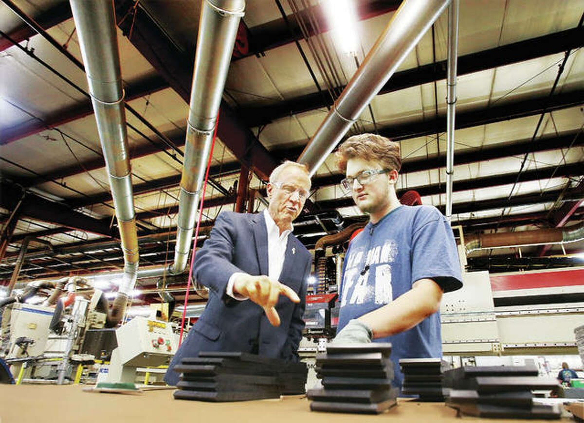 Gov. Rauner tours Alton’s Cope Plastics, talks job growth in state