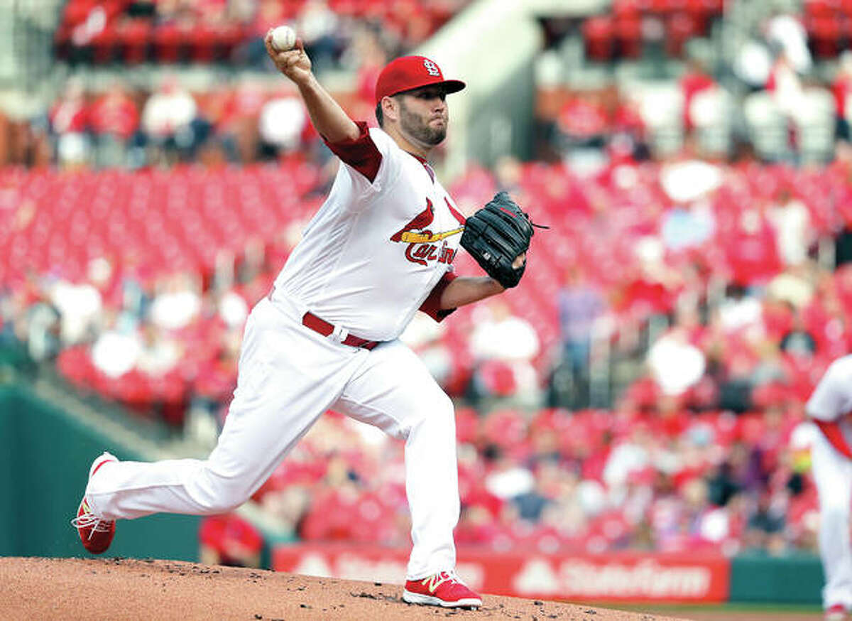 Cardinals starting pitcher Lance Lynn delivers to the plate during the first inning of a Monday night’s game against the Pirates at Busch Stadium.