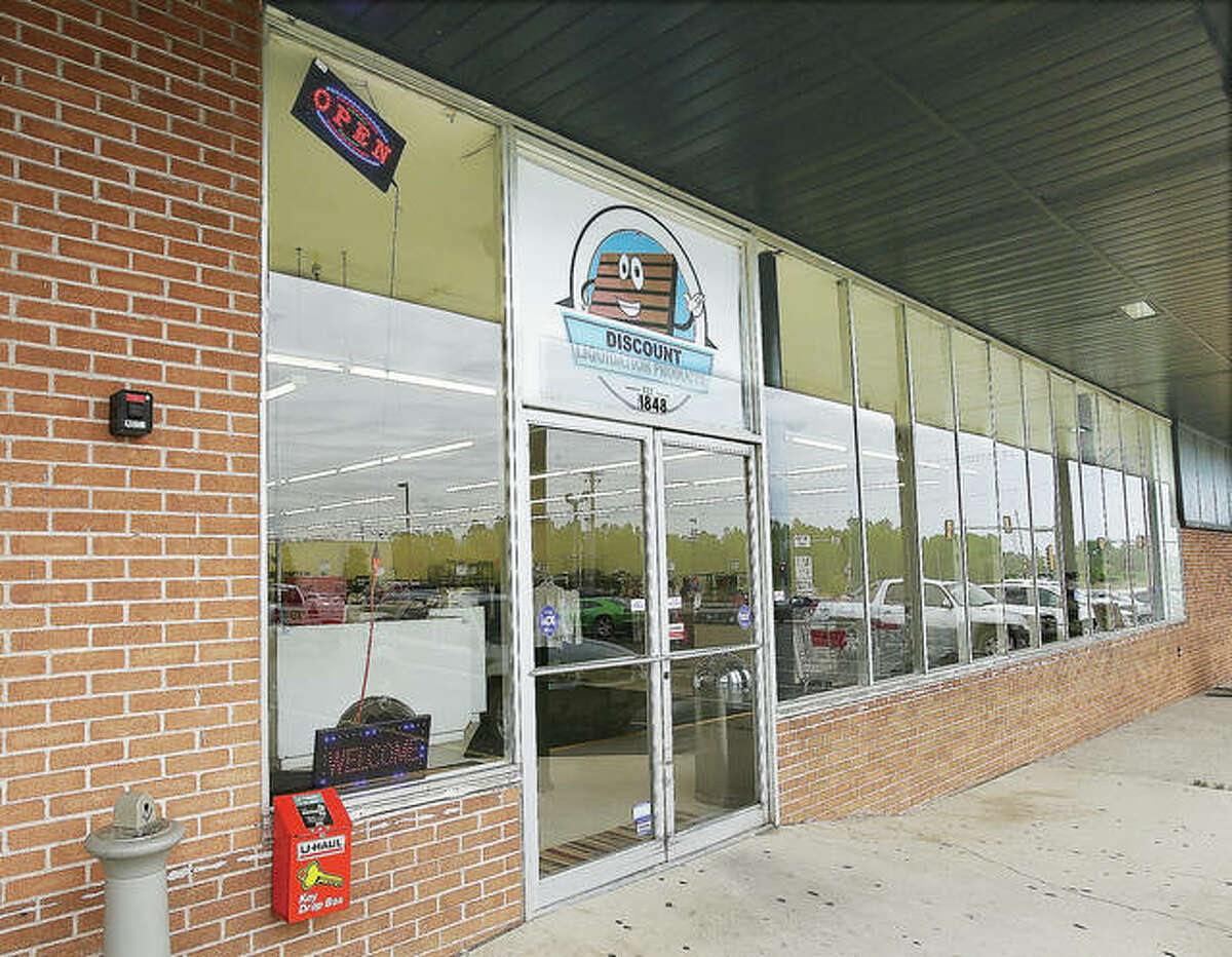 Discount retailer opens wholesale store in Alton