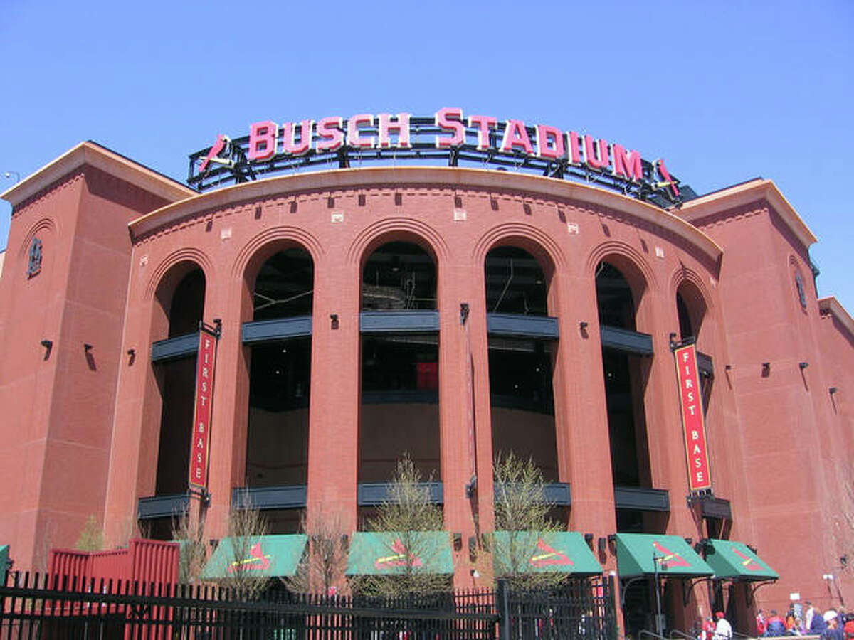 Fans tour clubhouse at the Cardinals' Winter Warm-Up