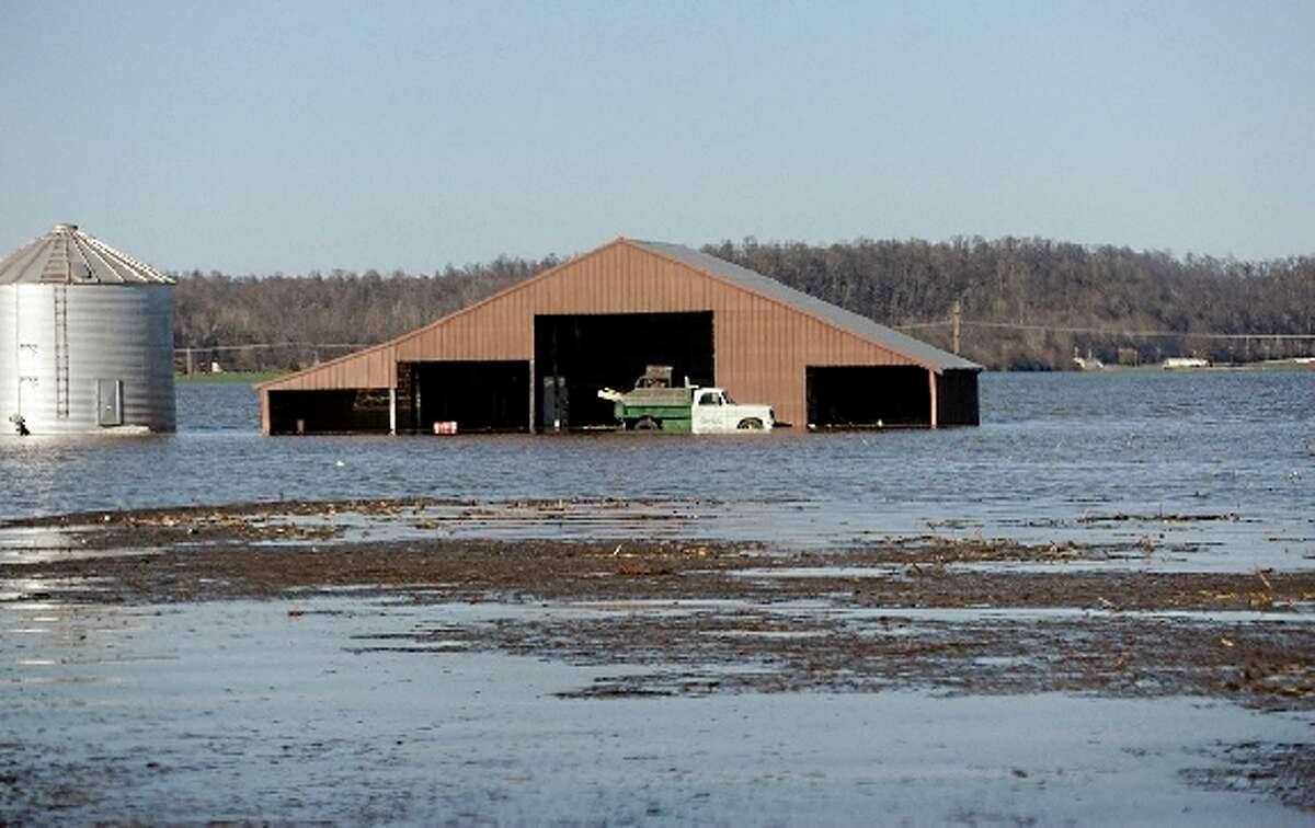 A farm is surrounded by floodwaters in Olive Branch in southern Illinois. Some residents who by now expected to live in new homes after agreeing to government buyouts following the 2011 Mississippi River flood instead got socked a second time amid the prolonged political fight over the state’s budget. Several dozen homes approved for buyouts sustained further damage from early winter floods on the Mississippi and its tributaries in late December 2015 and early January.