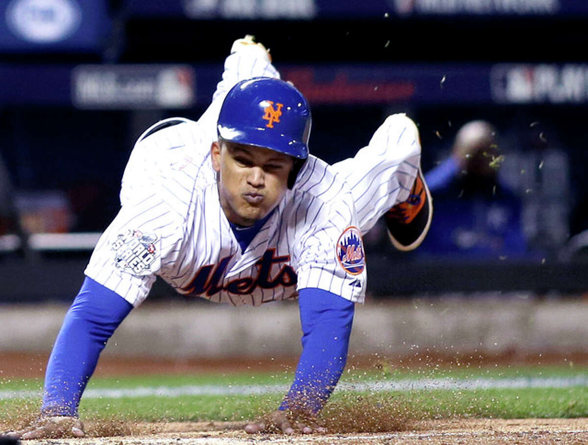 The New York Mets’ Juan Lagares scores on a hit by Juan Uribe in the sixth inning of World Series Game 3 against the Royals Friday in New York.
