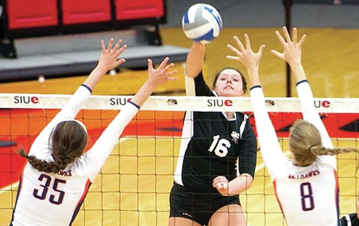 SIUE’s Ashley Witt, center, had 12 kills in Friday’s victory at Morehead State University.