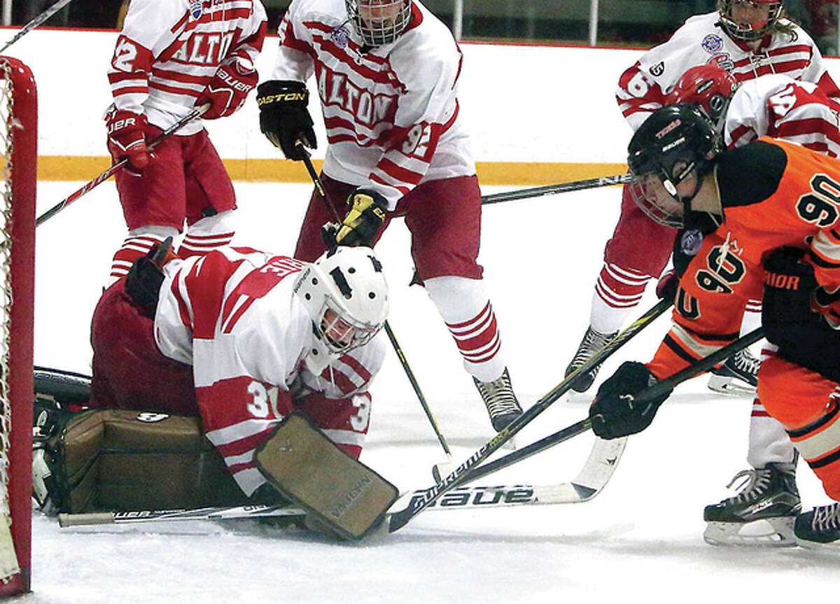 Alton goalie Caleb Currie (31) made 50 saves in Tuesday’s Mississippi Valey Club Hockey Association loss to Edwardsville at the East Alton Ice Arena. He’s shown in action earlier this season making a save on Edwardsville’s Jordan Crow.