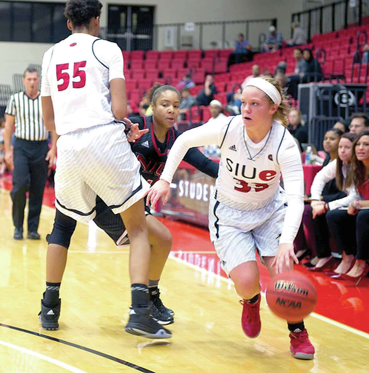 Sydney Smith, a 5-foot-8 sophomore from Carterville, scored 12 points for SIUE Monday in its 78-65 loss at Central Michigan.