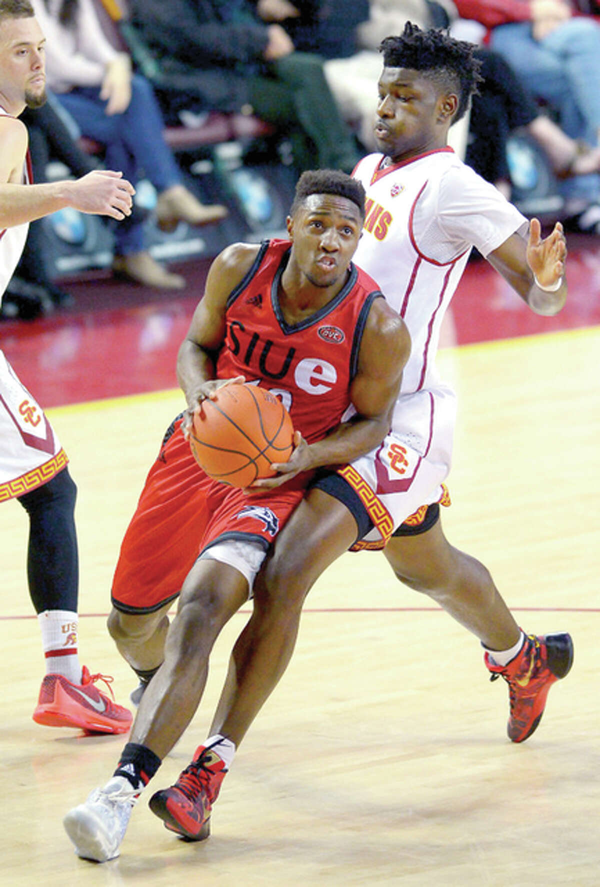 SIUE’s Carlos Anderson (10), a freshman from Alton, drives past USC’s Chimezie Metu (4) Monday night in Los Angeles.