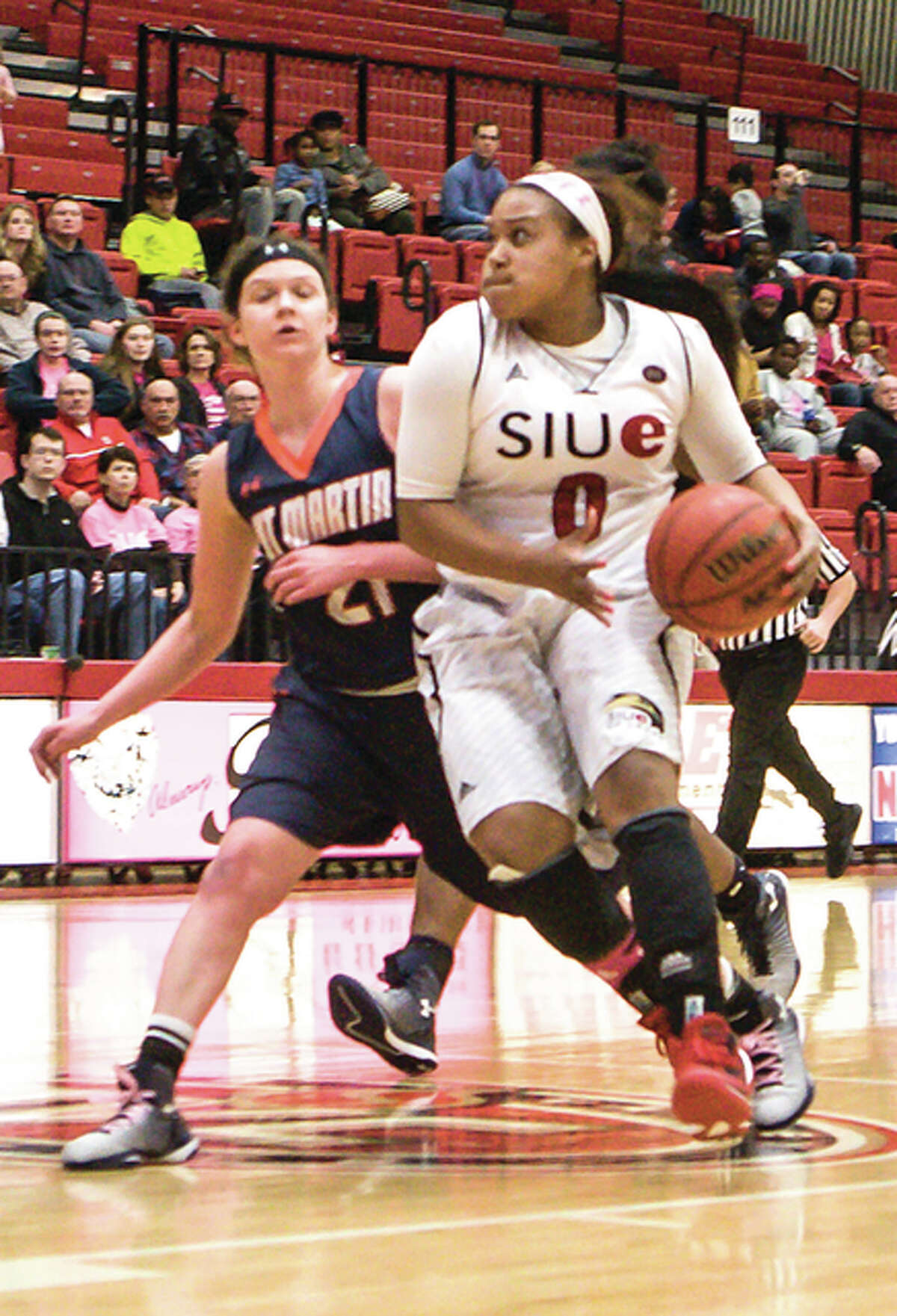 SIUE’s Shronda Butts has been named the Ohio Valley conference Player of the Week after averaging 27.0 points per game in wins over Morehead State and Eastern Kentucky. It is the second OVC award for Butts, who previously was honored as the OVC’s Preseason Player of the Year.