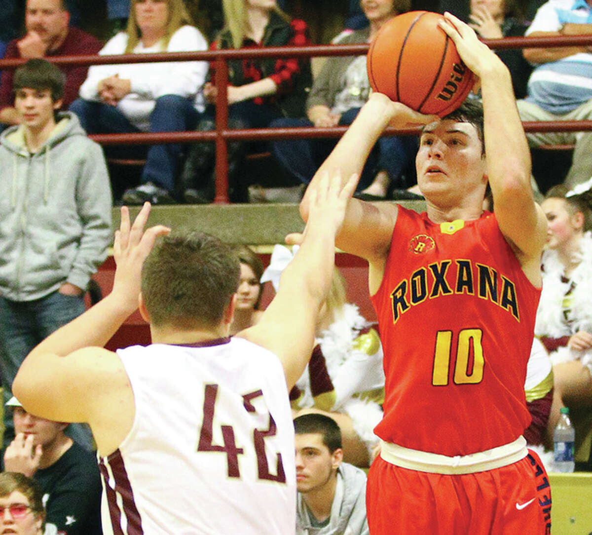 Roxana’s Trace Gentry scored 22 points to lead the Shells past Red Bud Wednesday night in a semifinal game of the Dupo Class 2A Regional Tournament. He is shown earlier this season against East Alton-Wood river.