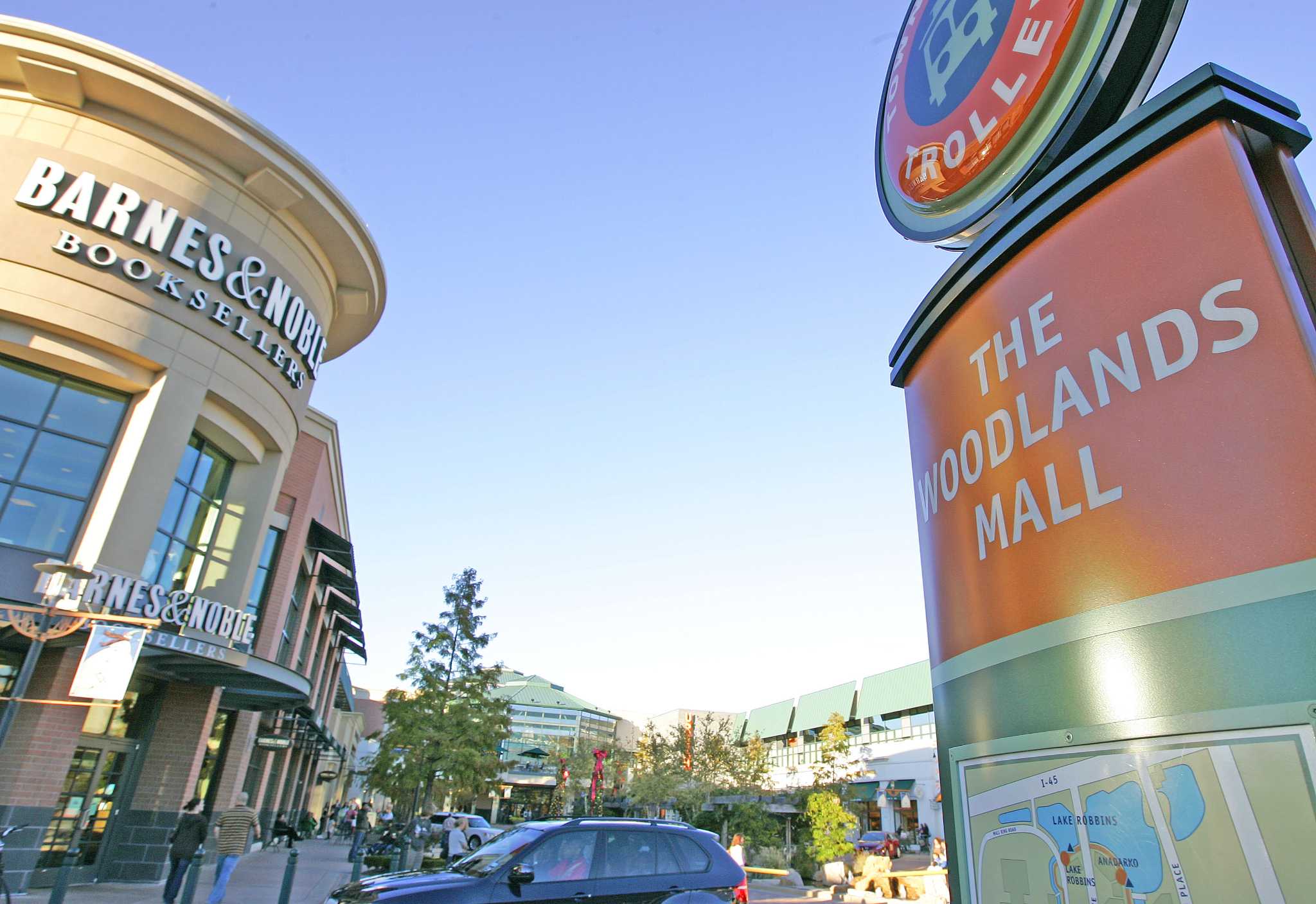 Two Woodlands mall stores evacuated due to suspicious package