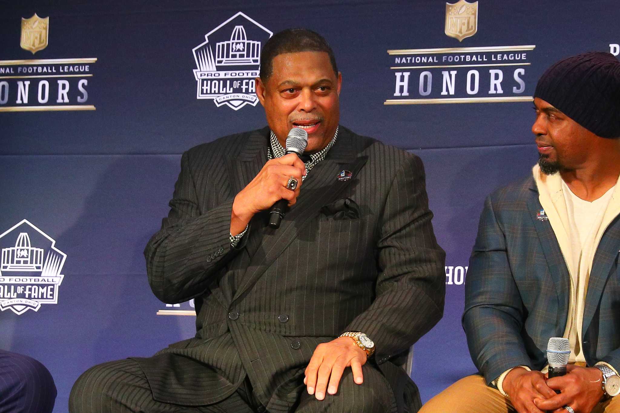 Oilers star Robert Brazile thanks Giants legend Lawrence Taylor