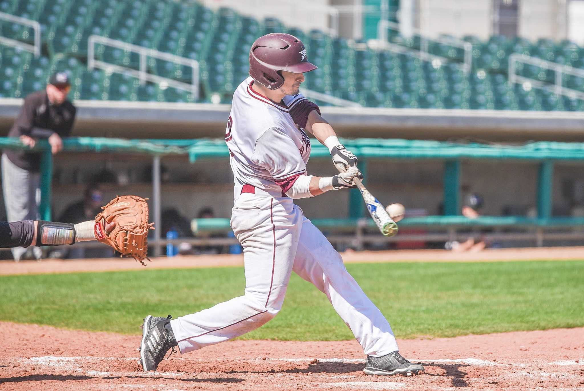 TAMIU baseball swept for 1st time to begin a season