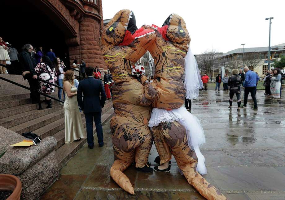San Antonio Dinosaur Weds At The Bexar County Courthouse Brian And Tanya Hankinson Dressed In Dinosaur Costumes Wait At The Steps Bexar