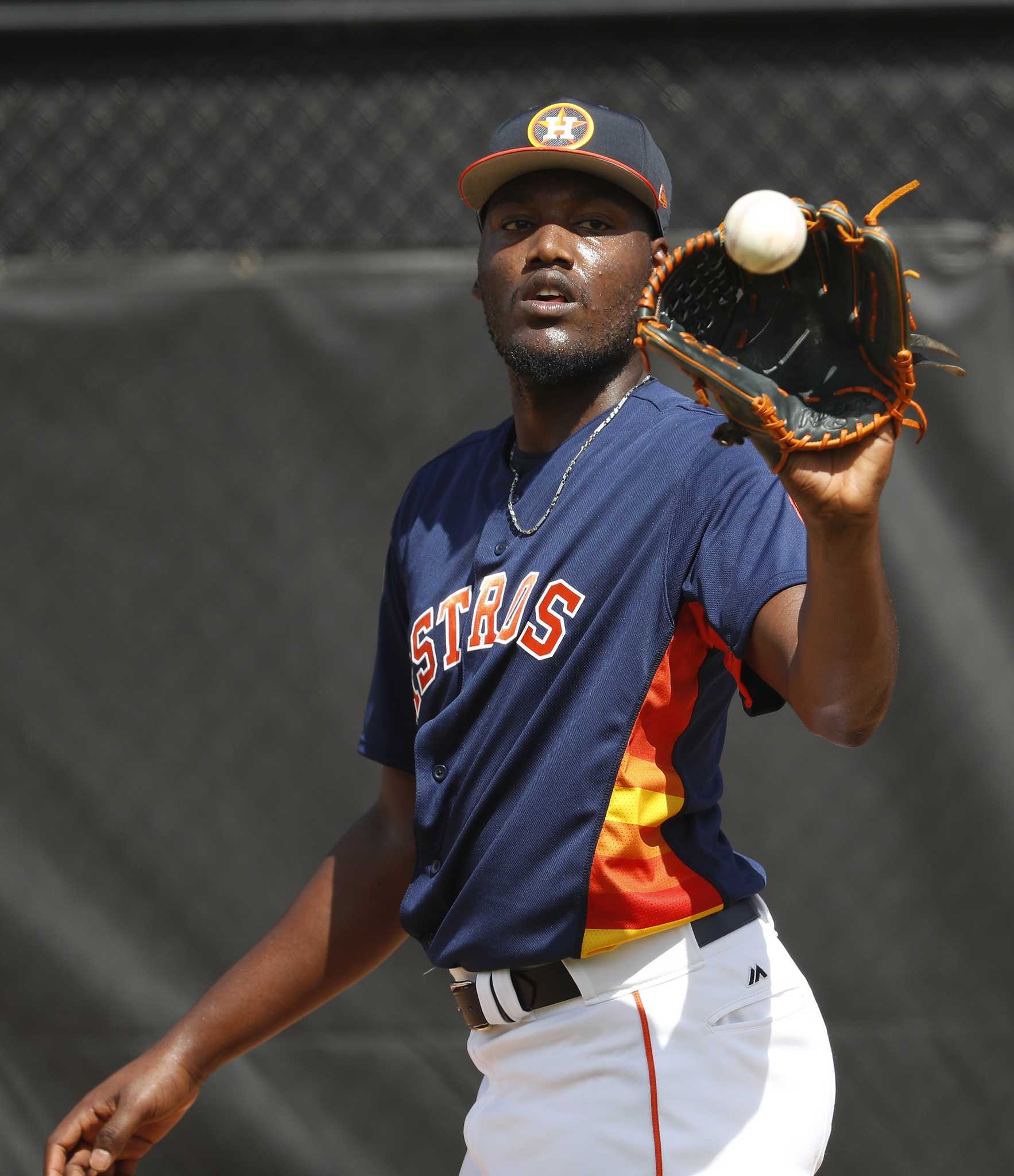 Astros' David Paulino arrives at spring training after suspension