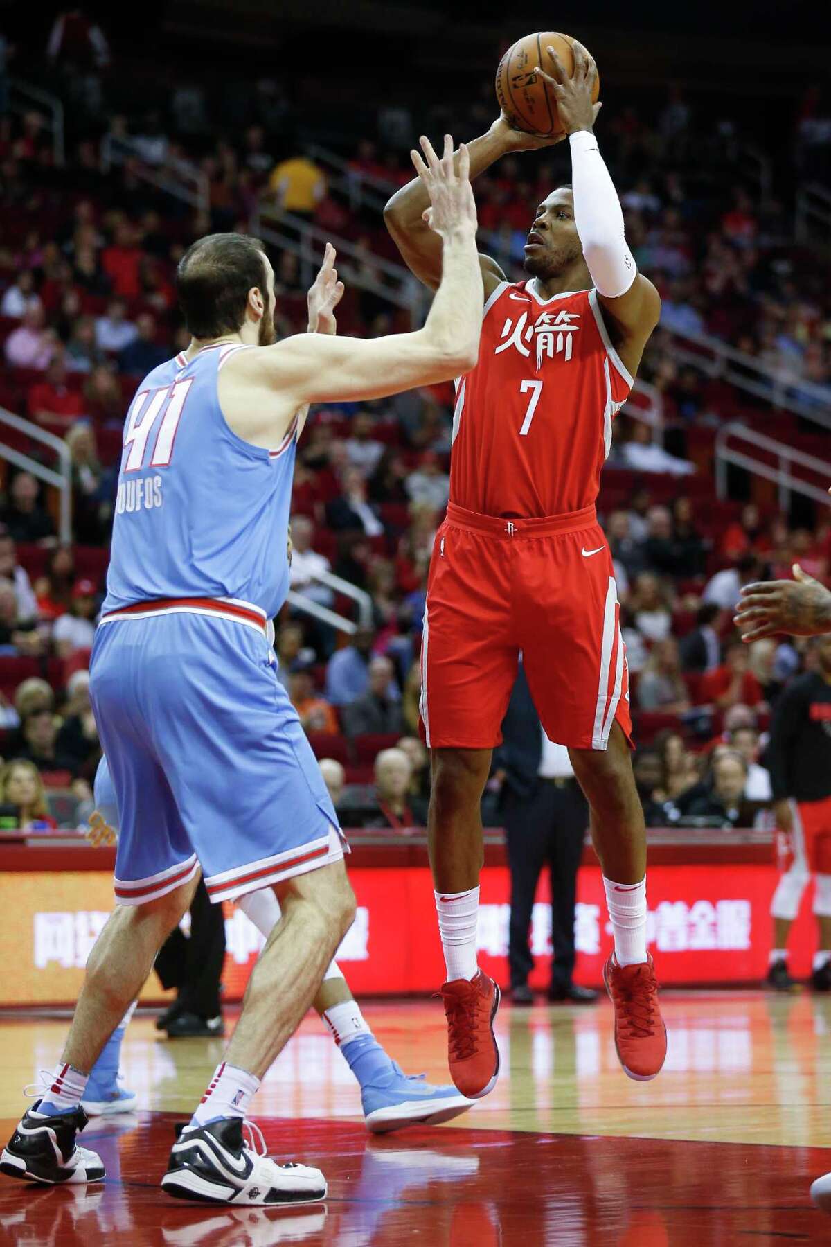 Rockets forward Joe Johnson focusing on skills at practice