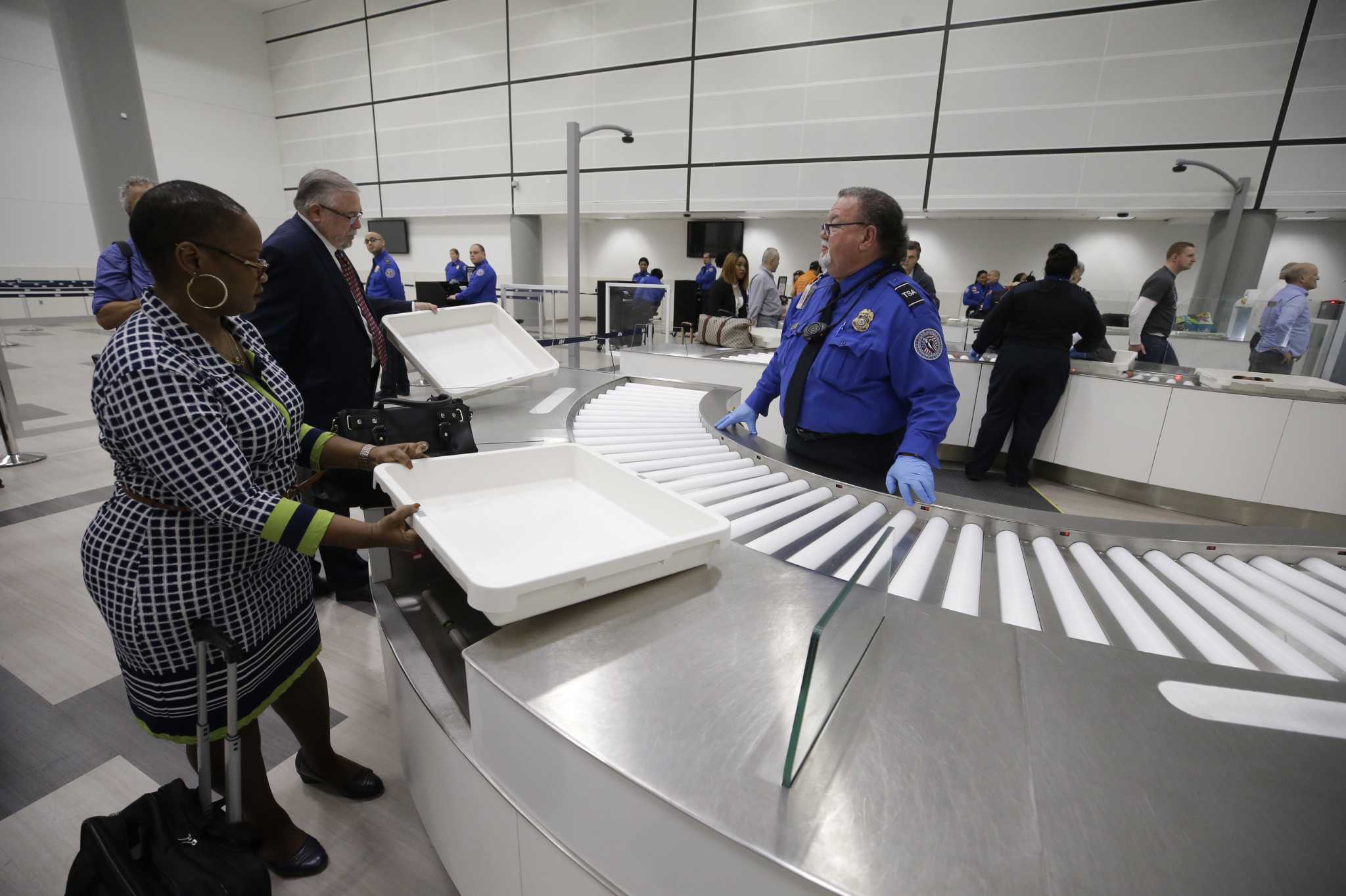 IAH unveils speedier security lanes for fliers
