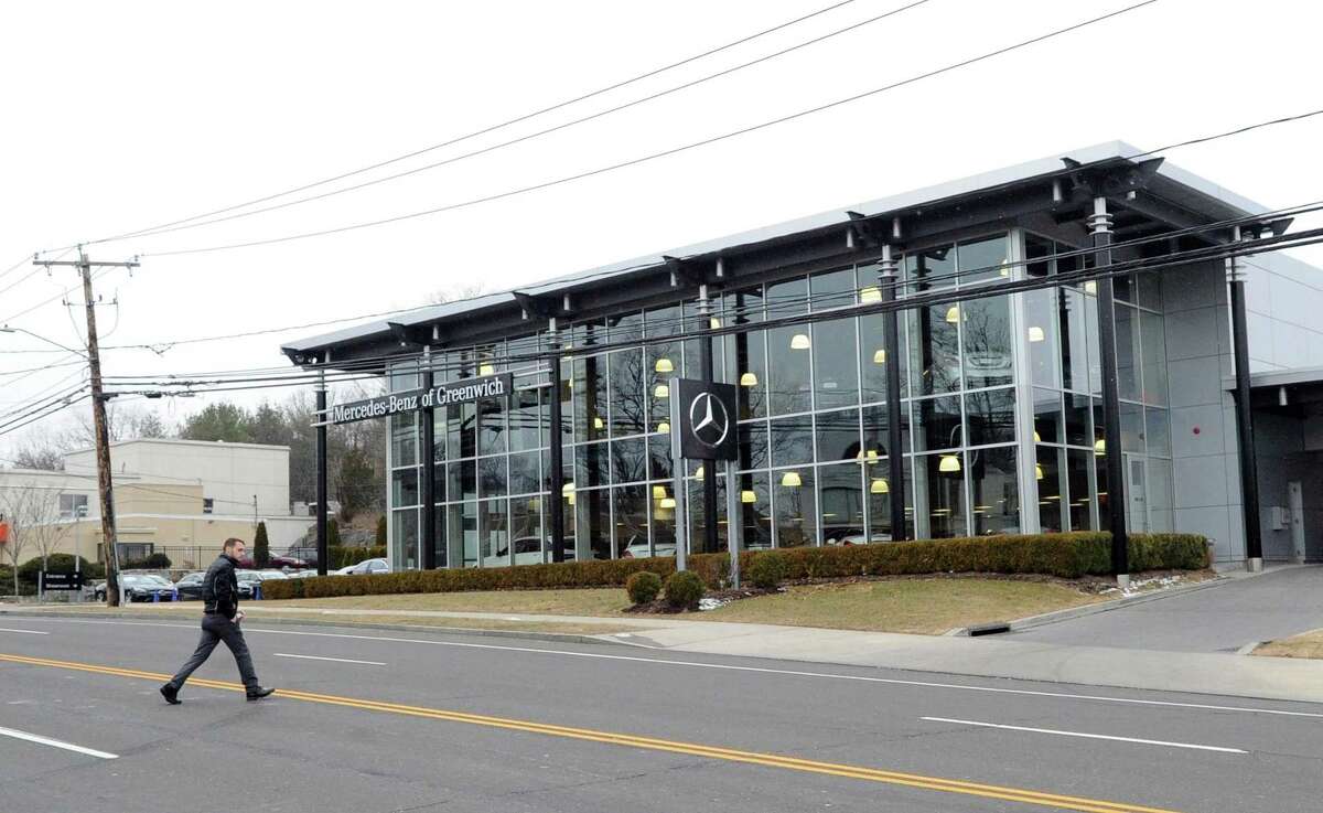 Residents complain about buildup of West Putnam Ave