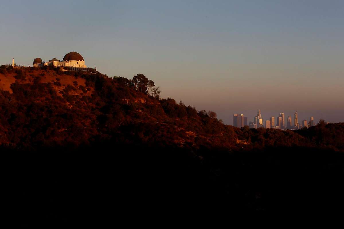 The Griffith Park Observatory and downtown Los Angeles hazy with smog on Aug. 10, 2016. (Francine Orr/ Los Angeles Times/TNS)