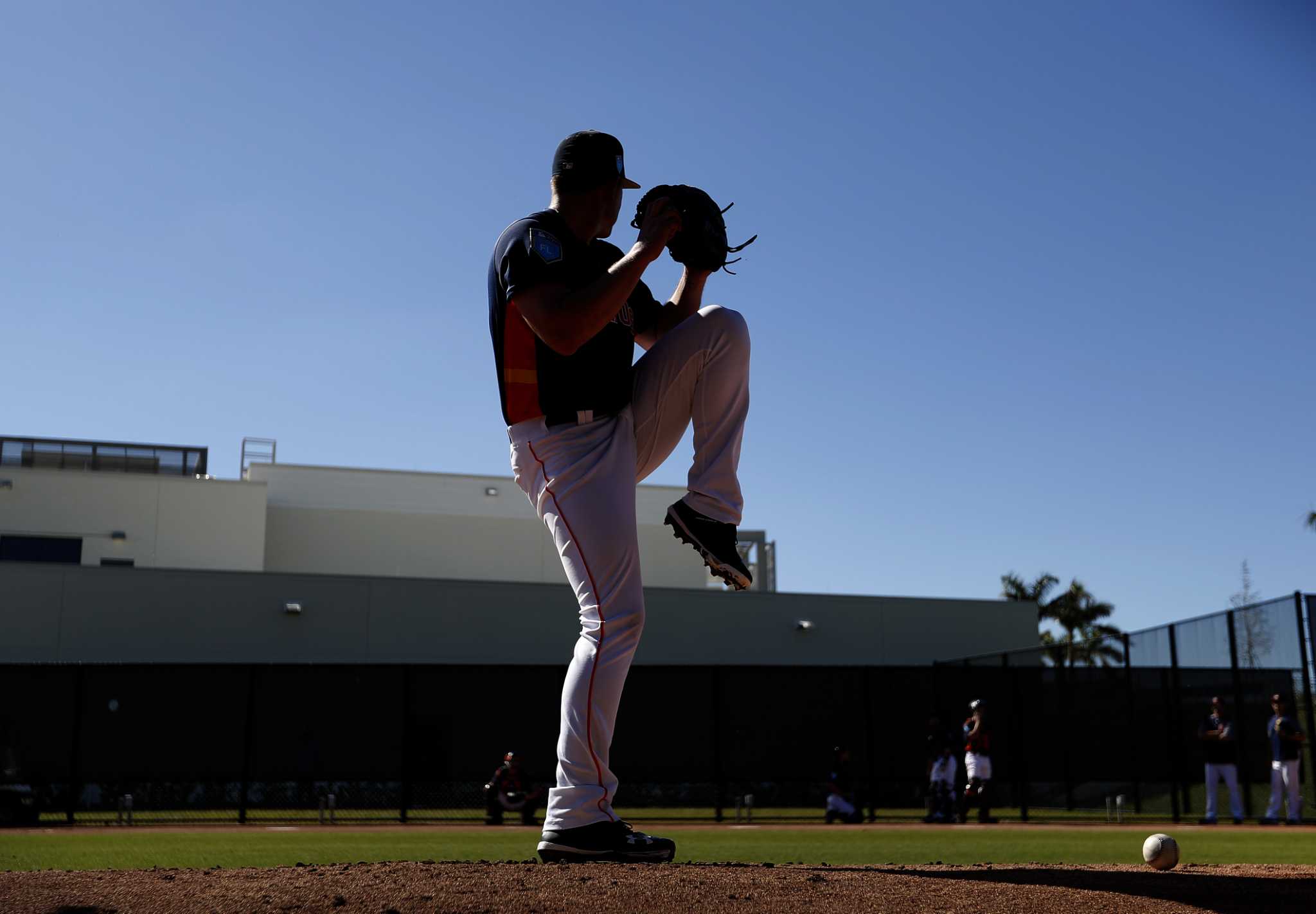 Keuchel open to shaving beard for charity if Astros win