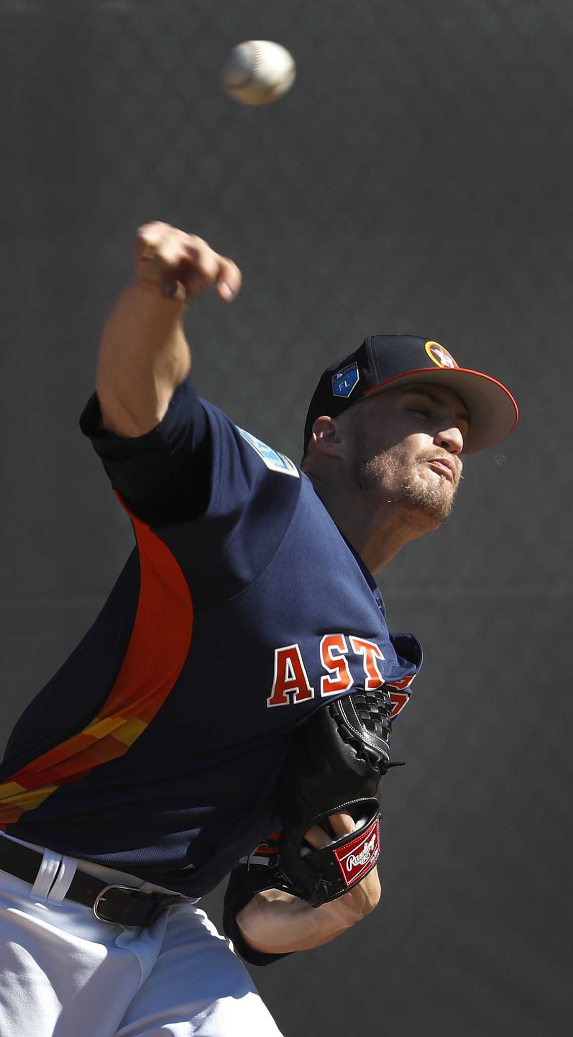 Keuchel open to shaving beard for charity if Astros win