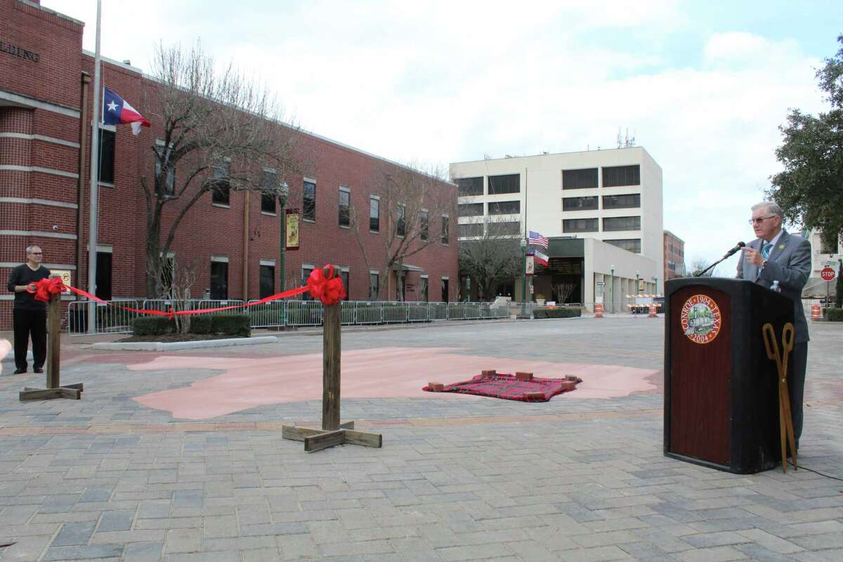New Texas road design dedicated in front of Montgomery County Courthouse