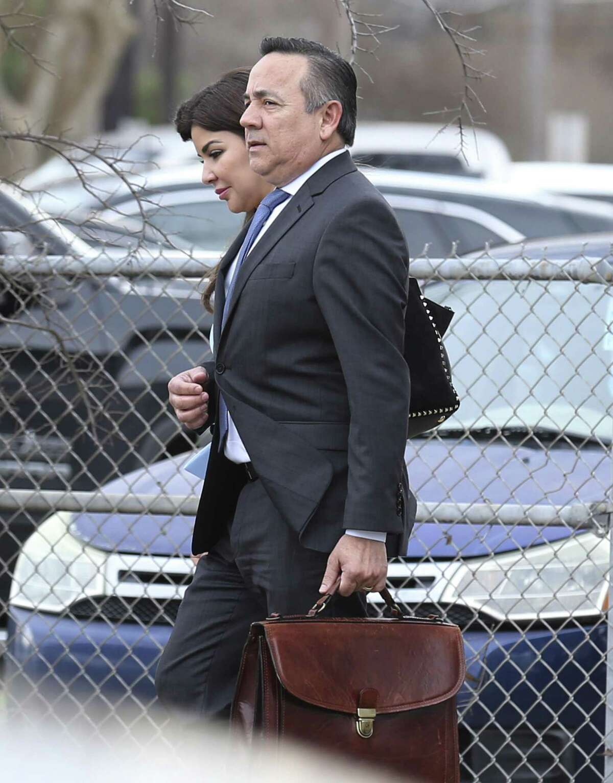 Judge calls FourWinds ‘a scam’ in Uresti criminal trial, postpones ...