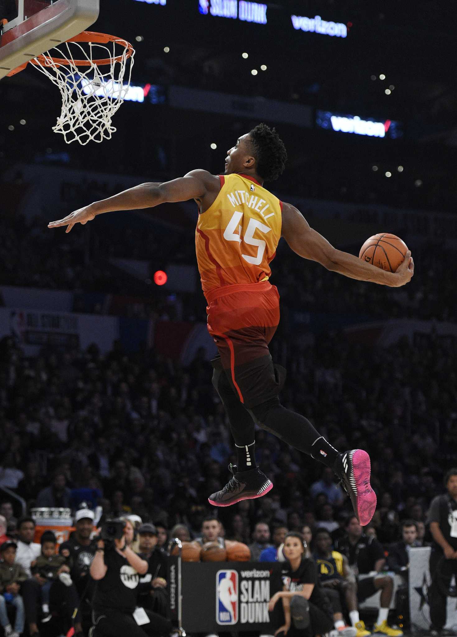 Donovan Mitchell swings into Dunk Contest and leaves with trophy - SLC Dunk