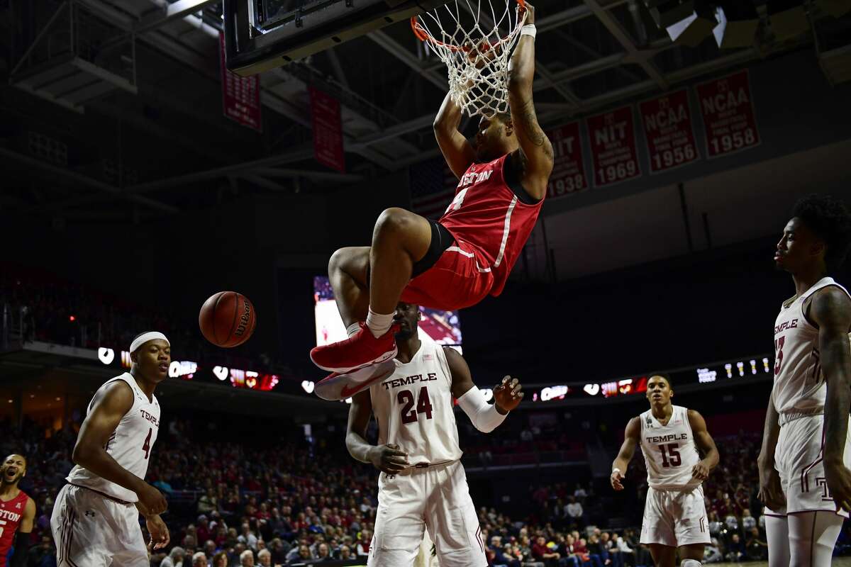 PHILADELPHIA, PA - FEBRUARY 18: Breaon Brady #24 of the Houston Cougars dunks against the Temple Owls during the first half at the Liacouras Center on February 18, 2018 in Philadelphia, Pennsylvania. (Photo by Corey Perrine/Getty Images)