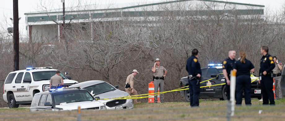 Emergency personnel work the scene where a DPS officer was shot Sunday Feb. 18, 2018 at IH-10 and Graytown Road. Photo: Edward A. Ornelas/San Antonio Express-News
