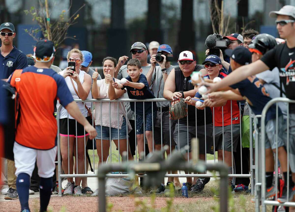 Fans cheer as Houston Astros second baseman Jose Altuve finishes workouts, hoping to get autographs, as full squad workouts began during spring training day at The Ballpark of the Palm Beaches, Monday, Feb. 19, 2018, in West Palm Beach ( Karen Warren / Houston Chronicle )