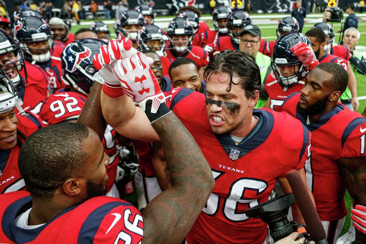 Houston Texans inside linebacker Brian Cushing (56) gathers his teammates together before an NFL football game against the San Francisco 49ers at NRG Stadium on Sunday, Dec. 10, 2017, in Houston. ( Brett Coomer / Houston Chronicle )