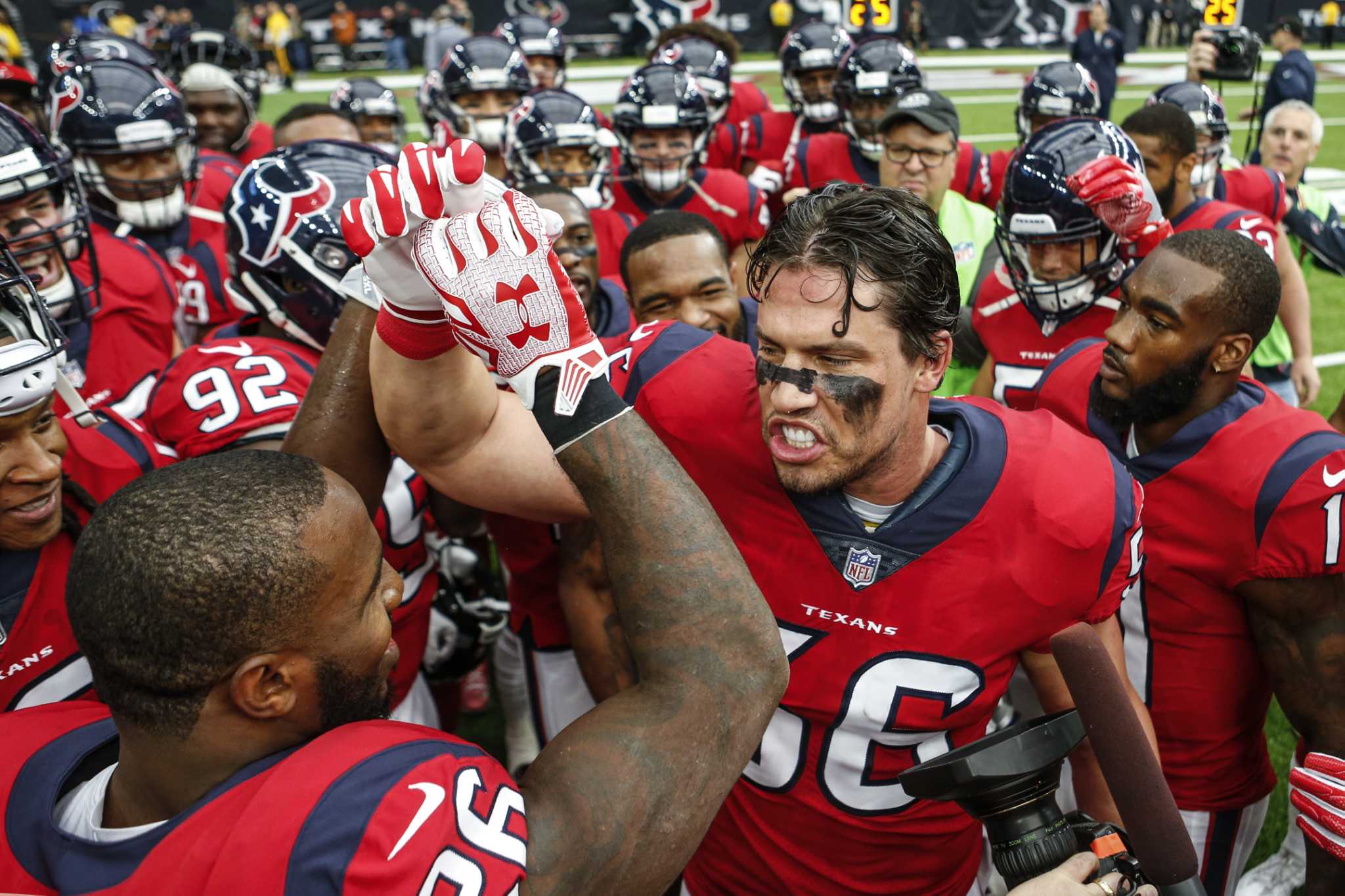 SI Photo Blog — Texans linebacker Brian Cushing is fired up after