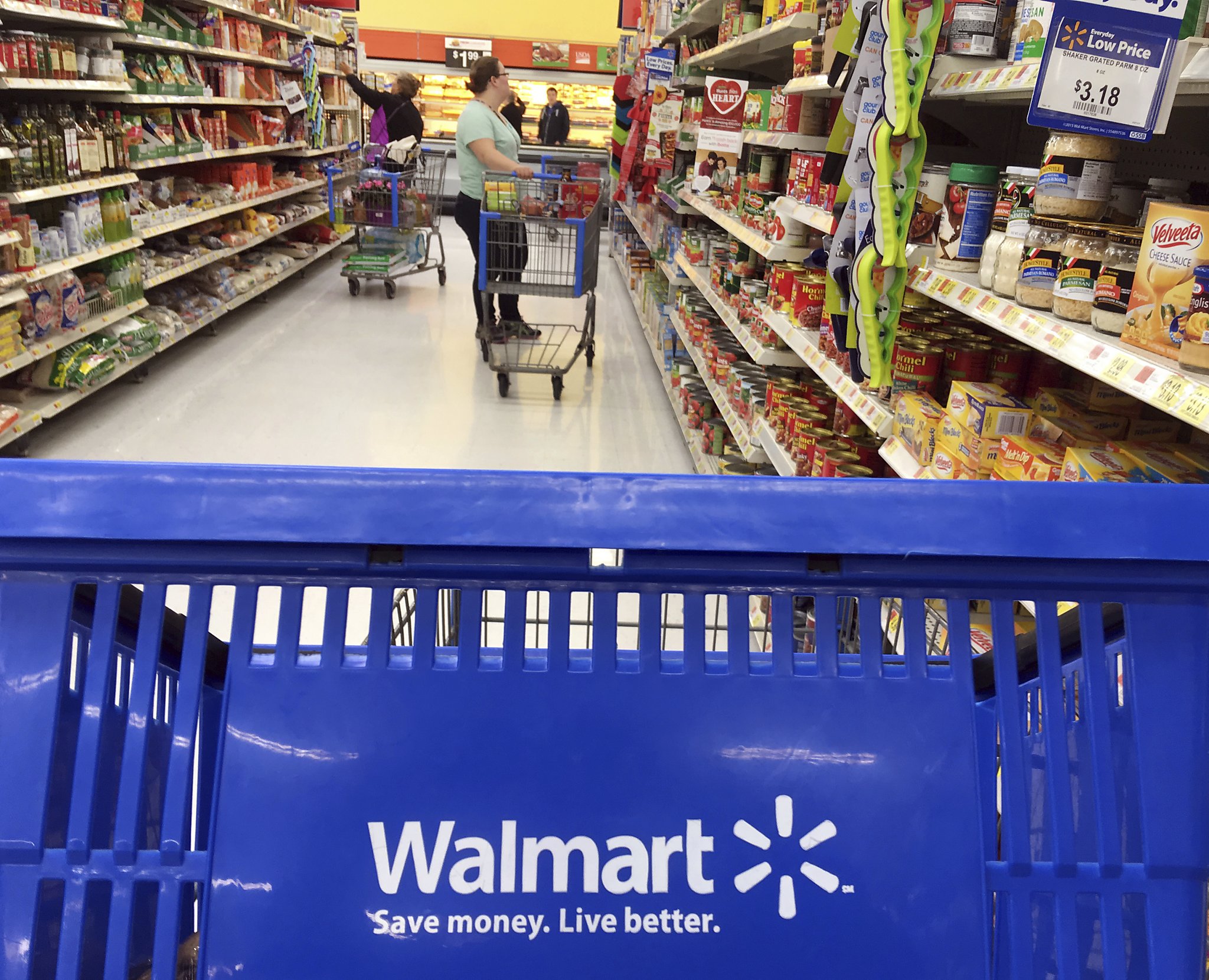Walmart's online sales growth lags as it confronts challenges