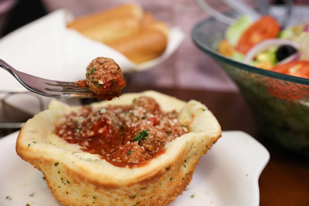 Olive Garden's newest menu item, the Meatball Pizza Bowl ...