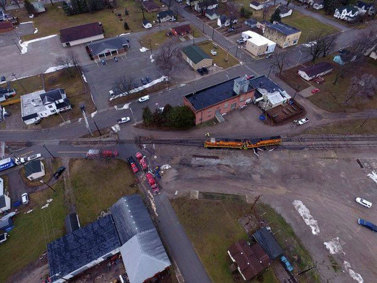 Train derails in Akron, spills 850 gallons of fuel