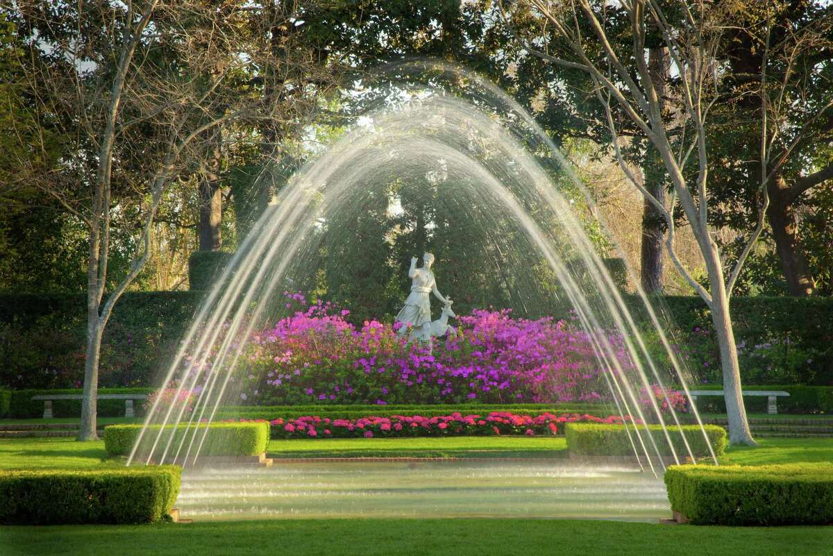 Azalea Trail features River Oaks houses of architect John Staub