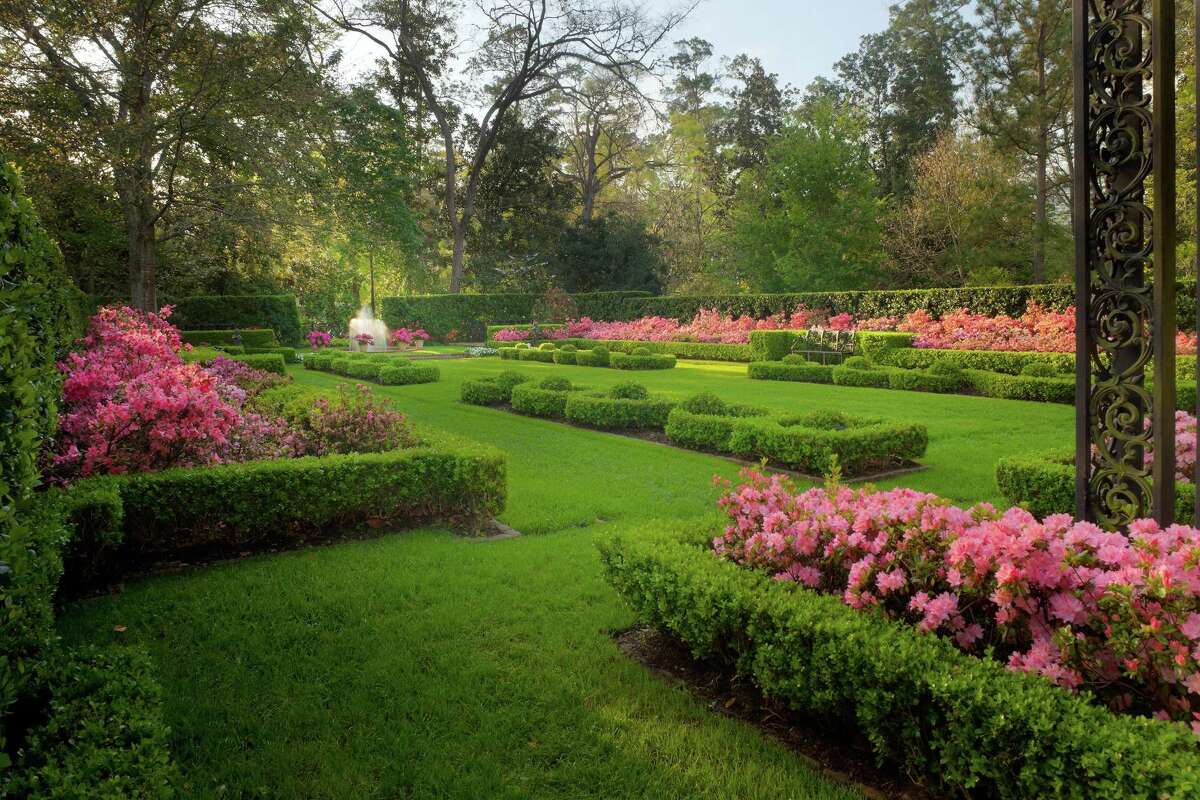 Azalea Trail features River Oaks houses of architect John Staub